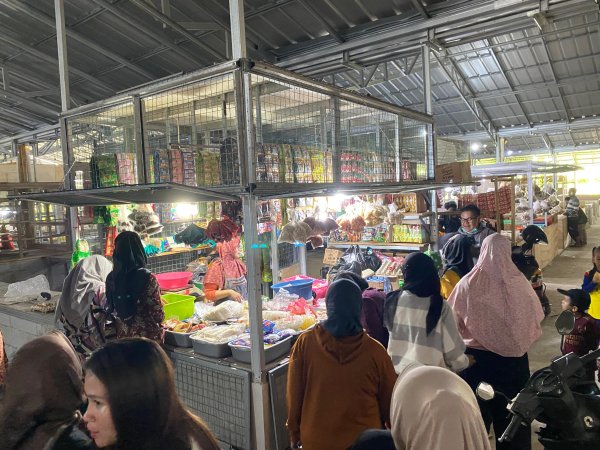 Dua Hari Pindah ke TPPS Cijagur, Pedagang Pasar Ciparay Ramai Pembeli