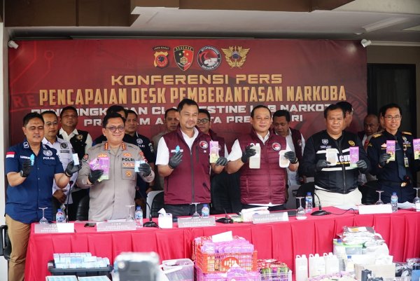 Bareskrim Polri dan Polresta Bandung Polda Jabar Berhasil Ungkap Clandenstine Lab Pembuatan Vape Kandungan Narkoba di Dalam Rumah