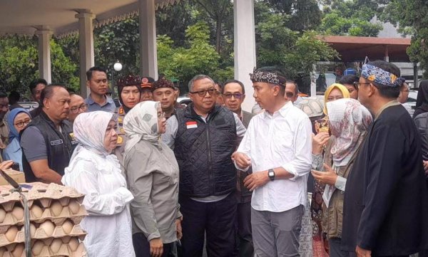 Pesan Bey untuk Kades di Sukabumi Soal Logistik Bencana: Kalau Ada Kekurangan Segera Sampaikan