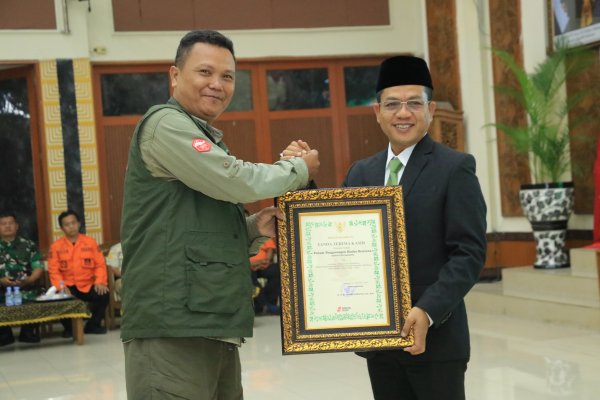 Bupati Dadang Supriatna Lantik Pengurus FPRB Kabupaten Bandung Periode 2024-2028