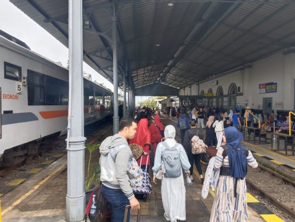 KAI Sediakan 79 Ribu Lebih Tiket KA Pangrango dan KA Siliwangi Selama Libur Nataru