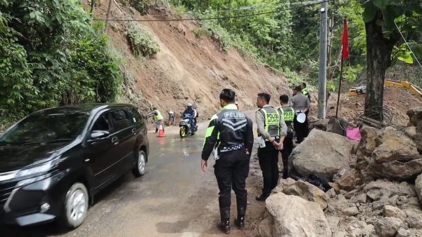 Jalan Bagbagan-Kiara Dua di Simpenan Sukabumi Bisa Dilalui Kendaraan