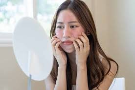 Tren Kecantikan: Mengoleskan Suplemen Vitamin ke Kulit Dinilai Berisiko