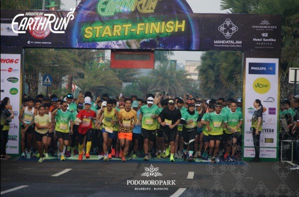Earth Run 2024 Sukses Pecahkan Rekor, Ribuan Pelari Bandung Komitmen Lestarikan Bumi