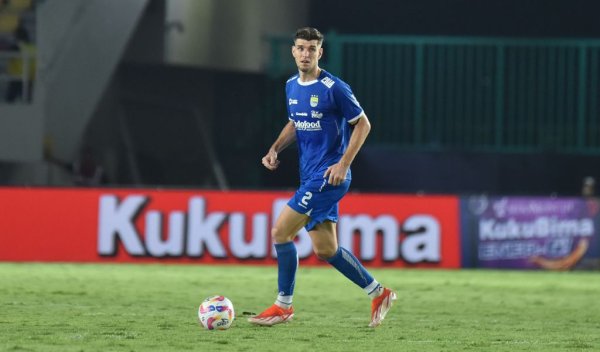 Persib Bandung di Puncak Tapi Perjuangan Belum Usai