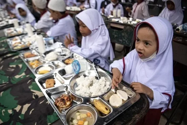 Program Makan Bergizi Gratis: Pemerintah Klaim Dapat Mendorong Pertumbuhan Ekonomi 0,89%