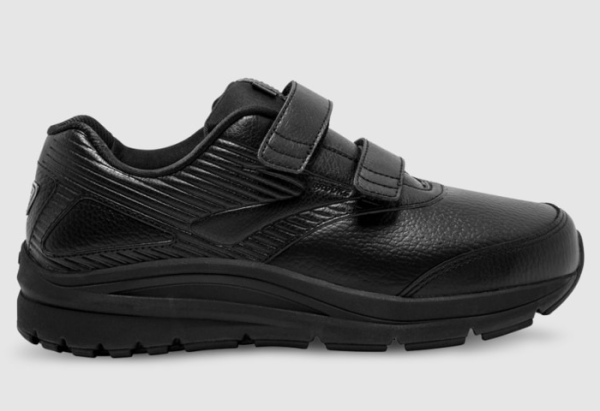 Tren Sneakers 2025 untuk Pria: Dari Suede Camel hingga Desain Chunky yang Kembali Populer