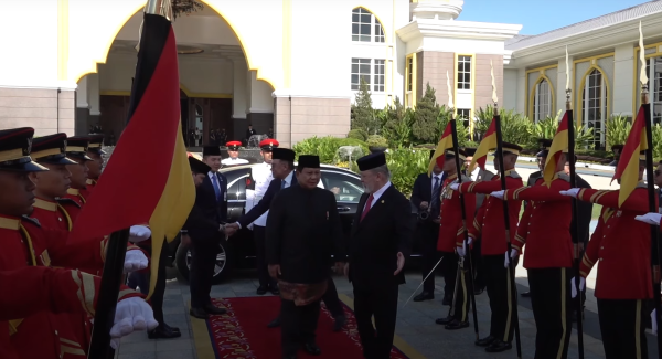 Prabowo Disambut Upacara Kenegaraan di Malaysia, Terima Penghargaan Tertinggi Johor