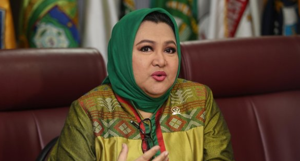 Emilia Contessa, Tutup Usia Akibat Serangan Jantung