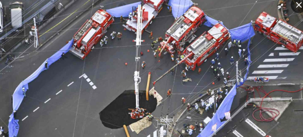 Sinkhole di Saitama Jepang Telan Truk, Sopir Terjebak Lebih dari 24 Jam