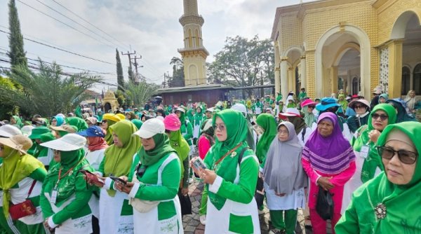 Harlah Muslimat NU Banjaran Meriah dengan Lomba Gerak Jalan