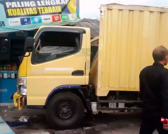 Terjadi Lakalantas di Bojongsoang, Truk Hilang Kendali