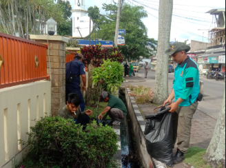 Ciptakan Lingkungan Bersih, Polresta Bandung Bersama Disperkimtan Kab.Bandung Laksanakan Korve