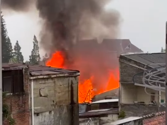 Kebakaran Hanguskan 8 Rumah di Dago, Lansia Alami Luka Bakar