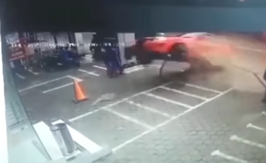 Rekaman CCTV Detik-Detik Kecelakaan Beruntun di Jatinangor, 1 Orang Tewas
