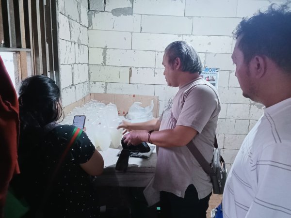 Respons Aduan Warga, Polisi Grebek Kios Penjual Tuak di Bandung