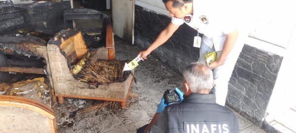 Polisi Buru Seorang Pria Terkait Terbakarnya Rumah Mantan Pacar di Sukabumi