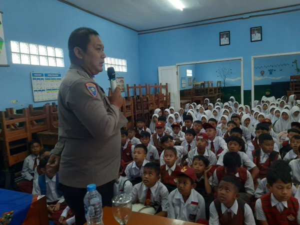 Mencegah Perundungan di Sekolah: TNI-Polri Berikan Bimbingan di SDN 2 Andir