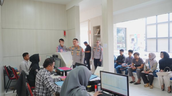 Kombes Pol Aldi Subartono Tinjau Pelayanan Publik di Mapolresta Bandung