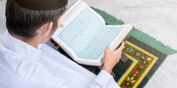 Keutamaan Membaca Surat Al-Kahfi di Hari Jumat