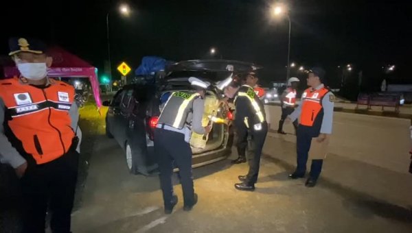 Polisi-Dishub Amankan Tiga Kendaraan Taksi Gelap yang Beroperasi di Sukabumi