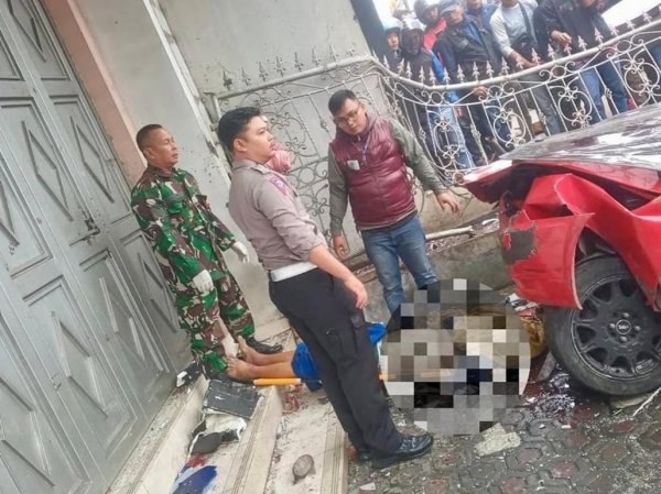 Kecelakaan Beruntun di Jatinangor, 1 Orang Tewas Terjepit dalam Minibus
