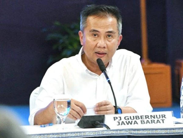 Perayaan Tahun Baru 2025: Bey Machmudin Minta Warga Jaga Kebersihan dan Tidak Buang Sampah Sembarangan"