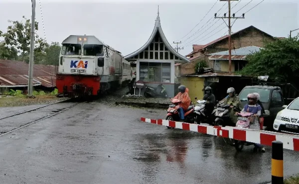 Hati-Hati! Menerobos Pelintasan KA Bisa Kena Denda Rp 750.000