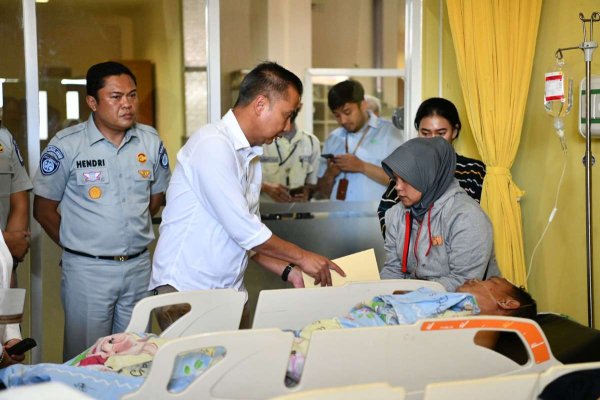 Penjabat Gubernur Jabar Tinjau Korban Kecelakaan Beruntun di RSUD Ciawi