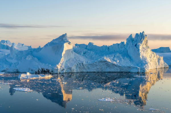 Keretakan Es Greenland Berlipat Ganda, Laut Dunia Kian Terancam Naik