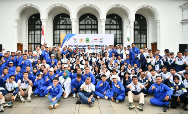 Bey Machmudin Beri Penghargaan Atlet PON XXI/2024 di Gedung Sate
