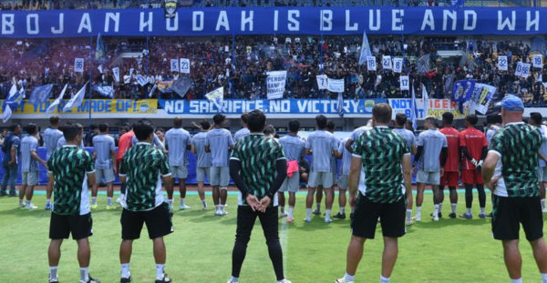 Ribuan Bobotoh Hadiri Latihan Persib Jelang Laga Kontra Persija
