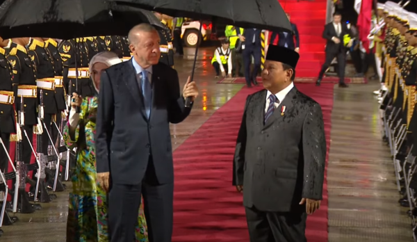 Presiden Erdogan dan Istri Disambut Prabowo di Lanud Halim Perdanakusuma