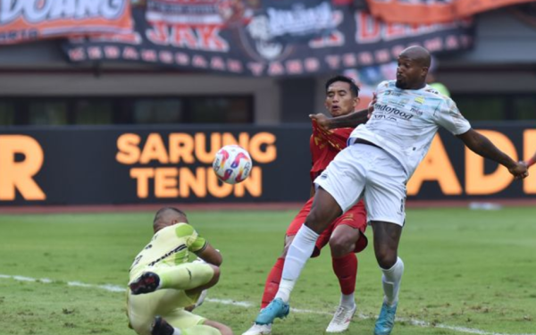 Persib Tertinggal 0-2 dari Persija di Babak Pertama