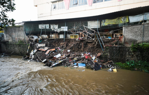 Wakil Wali Kota Bandung Tinjau Longsor di Pasar Ancol