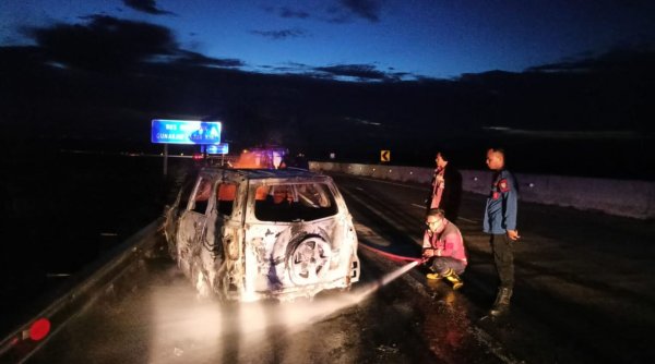 Kecelakaan Tunggal di Tol Cisumdawu: Mobil Tabrak Pembatas, Lalu Terbakar