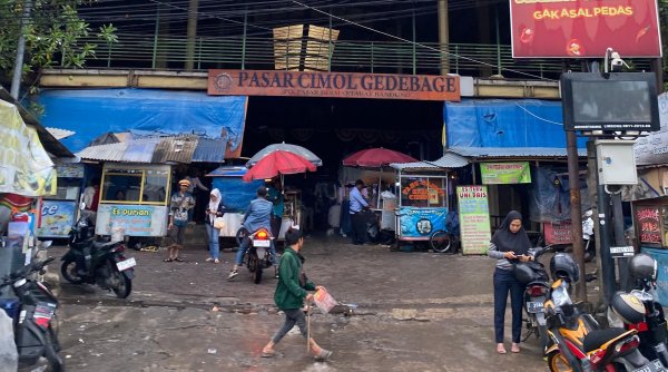 Dari Sampah Ke Gaya: Perjalanan Pakaian Bekas di Mata Pedagang Thrift