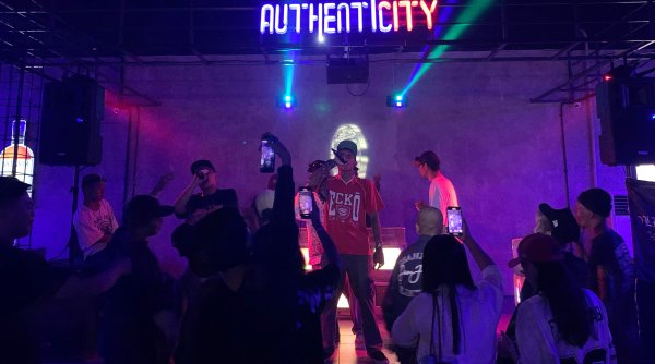 Authenticity Romantic Tunes di Kota Solo
