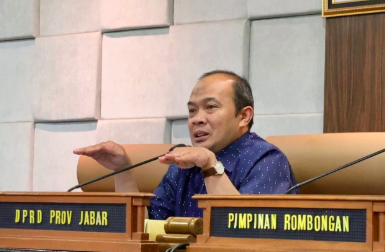 Wakil Ketua DPRD Jabar Ungkap 13.000 Ijazah Siswa Ditahan, Tunggakan Biaya Pendidikan Jadi Penyebab