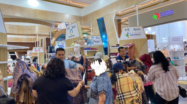 Dukung UMKM Binaan Naik Kelas, Perumnas Bersama Rumah BUMN Hadir di Pameran INACRAFT 2025