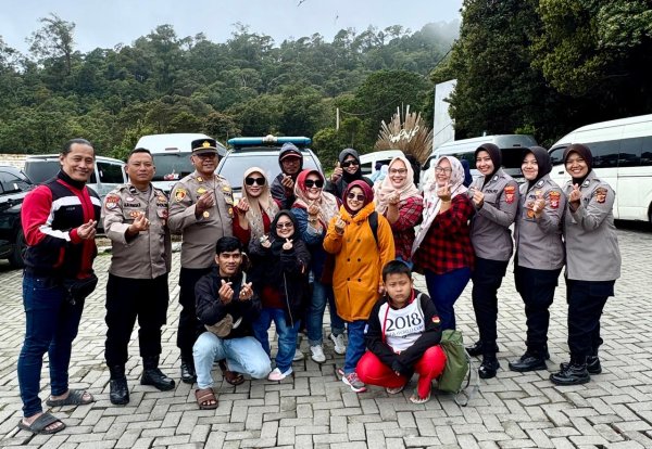 Polwan Polresta Bandung Gelar Patroli Wisata di Ciwidey Dan Pangalengan