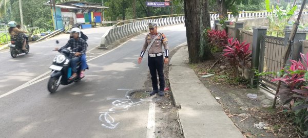 Pemotor Tewas Terlindas saat Mencoba Menyalip Truk di Sukabumi