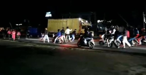 Resahkan Warga, Viral Geng Motor Bersenjata Tajam di Benda Sukabumi