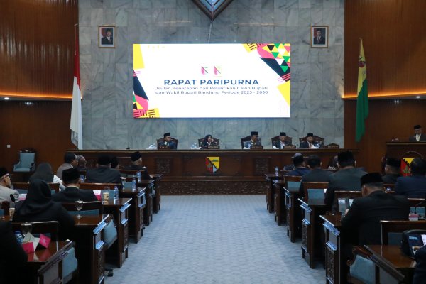 Rapat Paripurna DPRD Tetapkan Bupati dan Wakil Bupati Bandung Terpilih