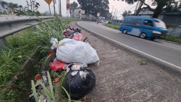 DPRD Soroti Permasalahan Sampah di Perbatasan Sukabumi-Bogor