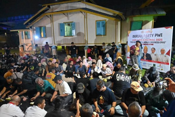 Ratusan Peserta dan Warga Tumpah Ruah di Durian Party PWI di Rumah Singgah Tuan Kadi