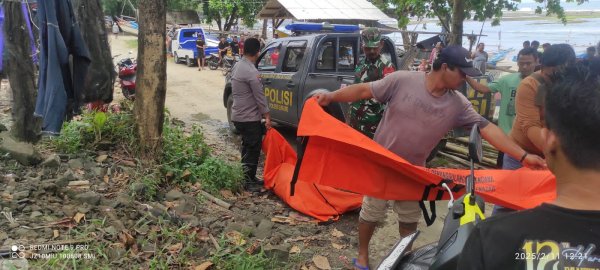 Nelayan Temukan Mayat Mr X Berkaos Loreng di Perairan Minajaya Sukabumi