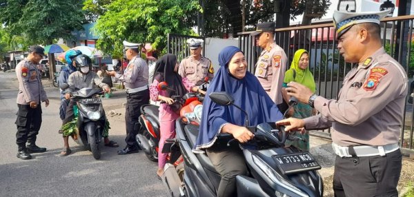 Operasi Semeru 2025: Polsek Taman Sasar Pengendara dengan Sosialisasi Keselamatan