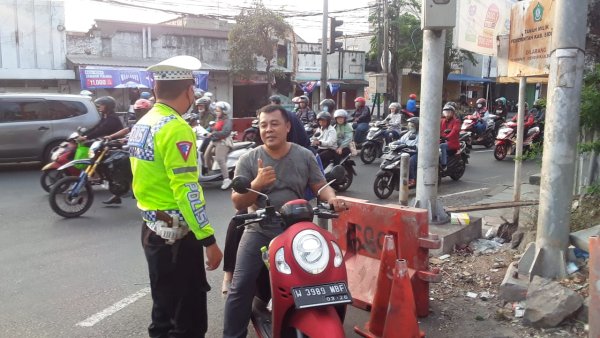 Polsek Gedangan Perkuat Keselamatan Lalu Lintas Melalui Operasi Semeru 2025