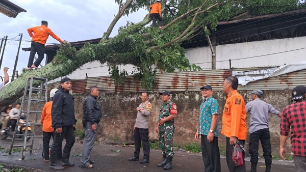 Cuaca Ekstrem di Bandung: Pemkab Imbau Masyarakat Waspada Potensi Bencana Alam